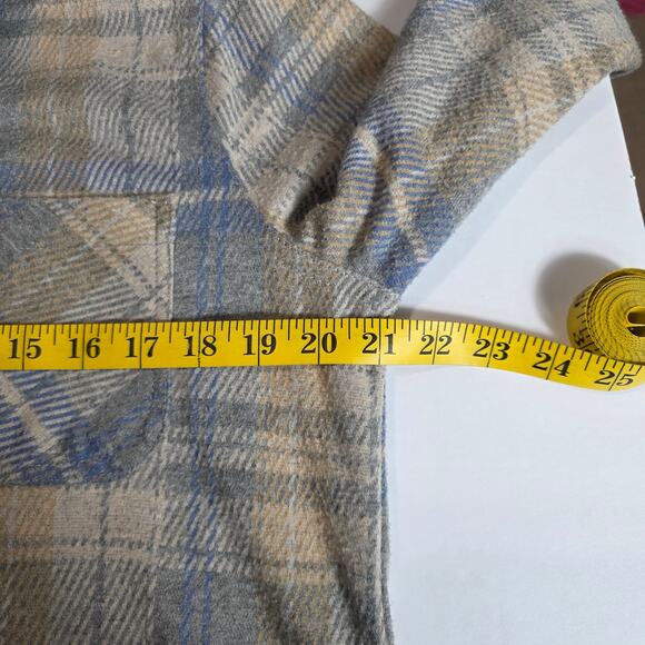 Casa Cabana Plaid Button Down Shacket Women Large Blue Beige Gray Soft Flannel - Picture 8 of 9